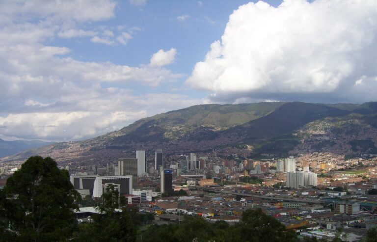 TIENES QUE ESTUDIAR INGLÉS EN MEDELLÍN, ESTAS SON LAS RAZONES