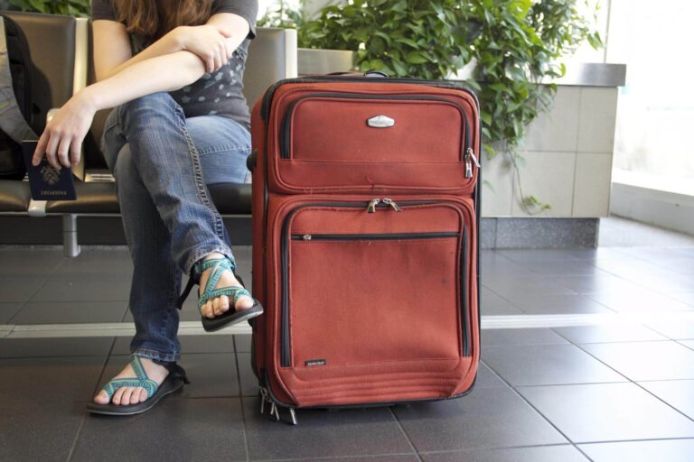 ¿VAS A VIAJAR? SÓLO CHECK IN AND GET ON