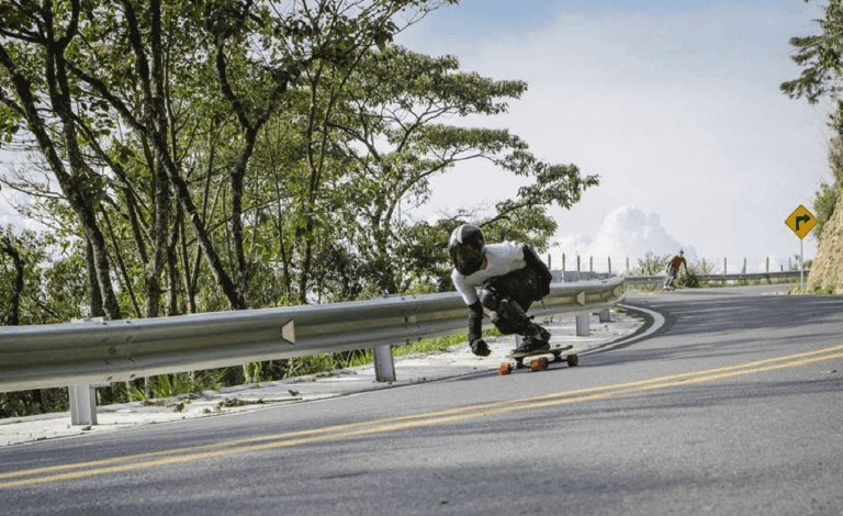 LONGBOARDING: DEPORTE QUE SE TOMA LAS VÍAS DE MEDELLÍN