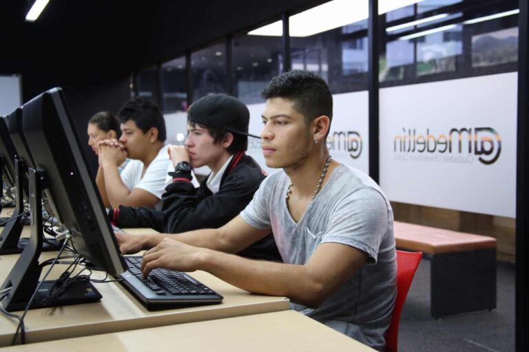 BECAS PARA PROGRAMAS VIRTUALES EN MEDELLÍN