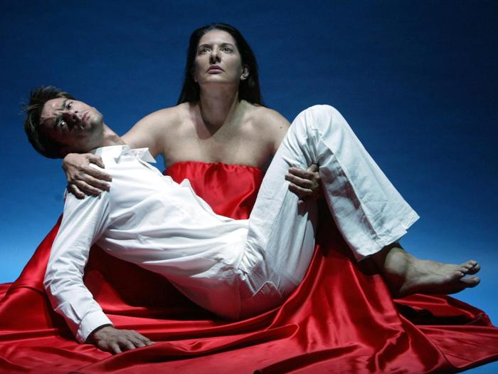 MARINA ABRAMOVIĆ: LA DIOSA TERRENAL DEL PERFORMANCE